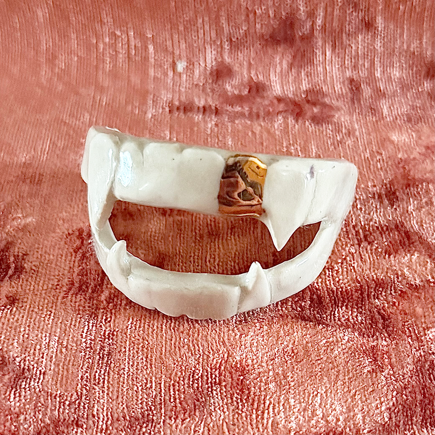 Chrome/Gold Lustre Vampire Teeth